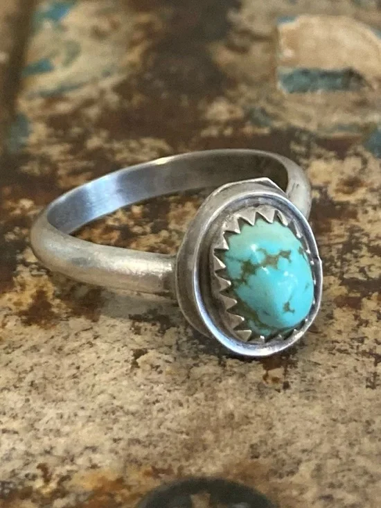 Silver Tone Sawtooth Bezel with Turquoise Colored Stone Ring Approx 5.5 Size - Picture 14 of 14